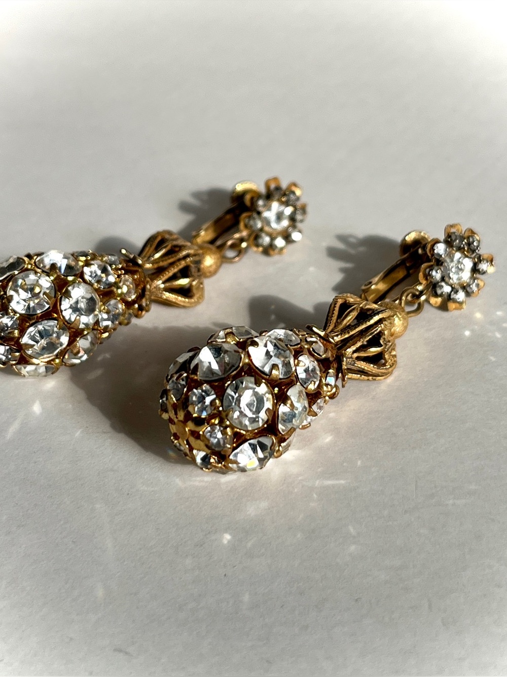 Signed | Miriam Haskell Vintage Drop Gold Rhinestone Screw-Back Earrings - Picture 7 of 13